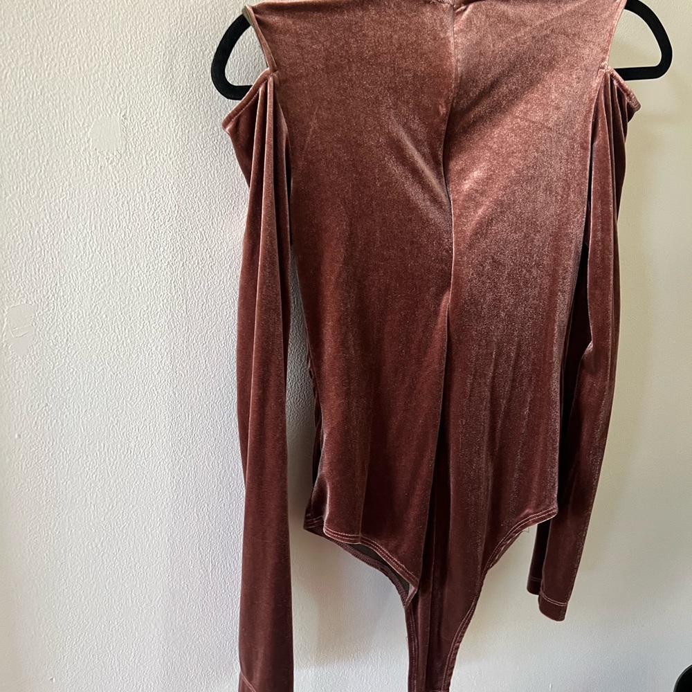 Bodysuit in crushed velvet- dark pink champagne in color - Picture 3 of 3
